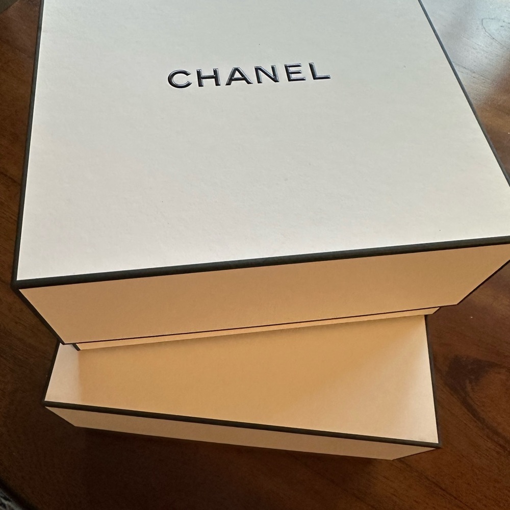 CHANEL Elegant White Box Duo